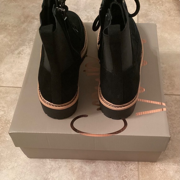 NEW IN BOX…. Crown Vintage Shay Bootie….Size 9 - Picture 2 of 12